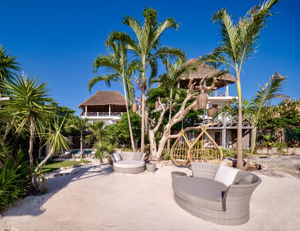 Casa Coco / Carousel