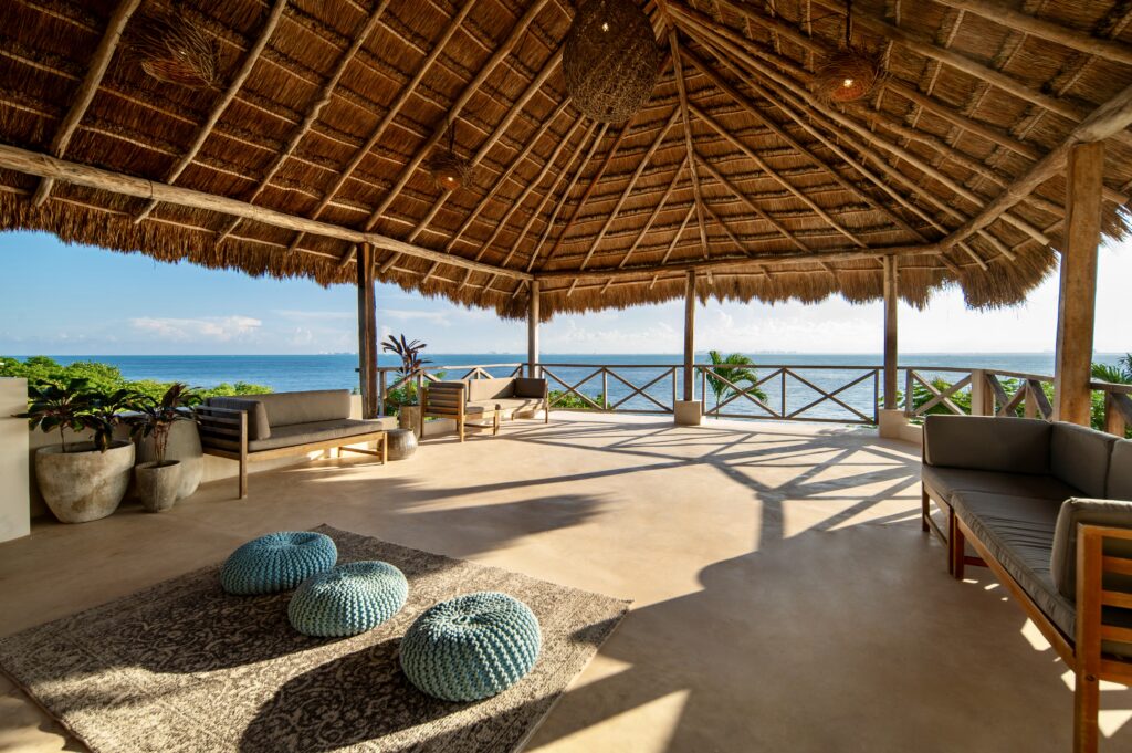Casa Coco / Carousel