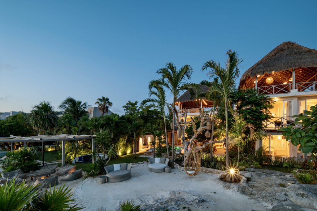 Casa Coco / Carousel