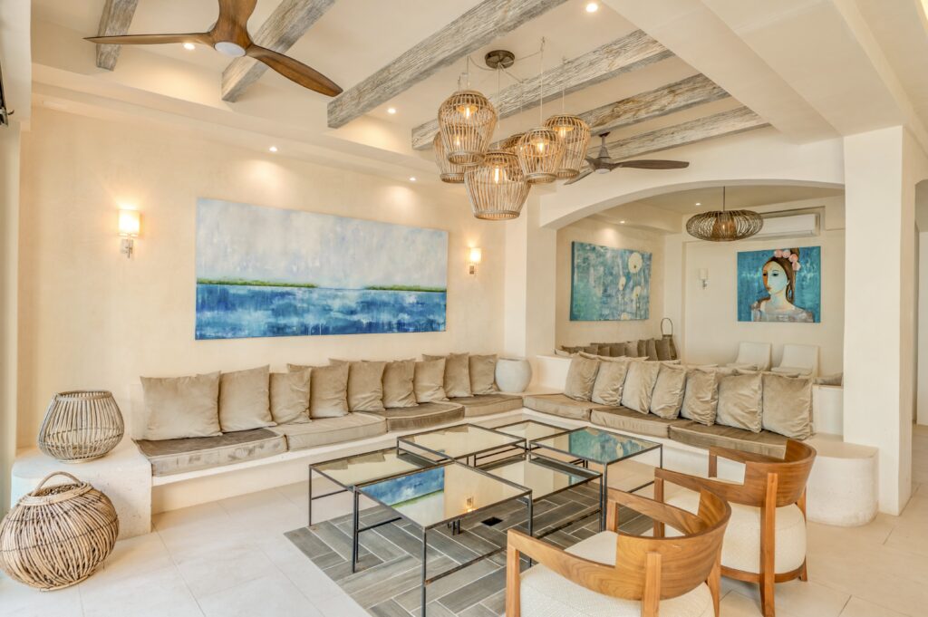 Casa Lola / Carousel