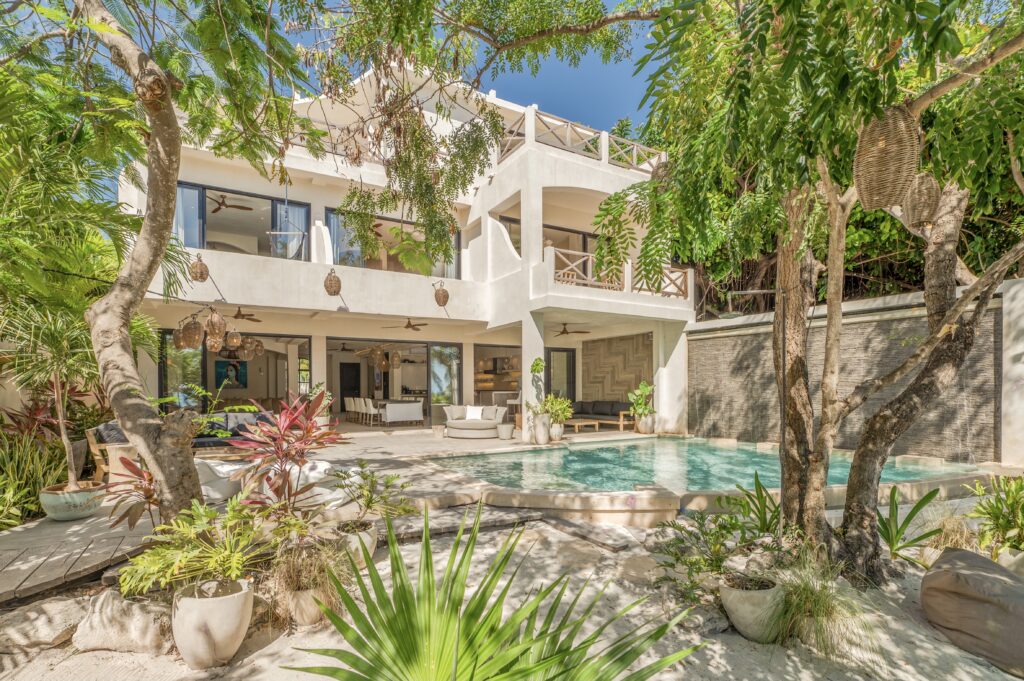Casa Lola / Carousel