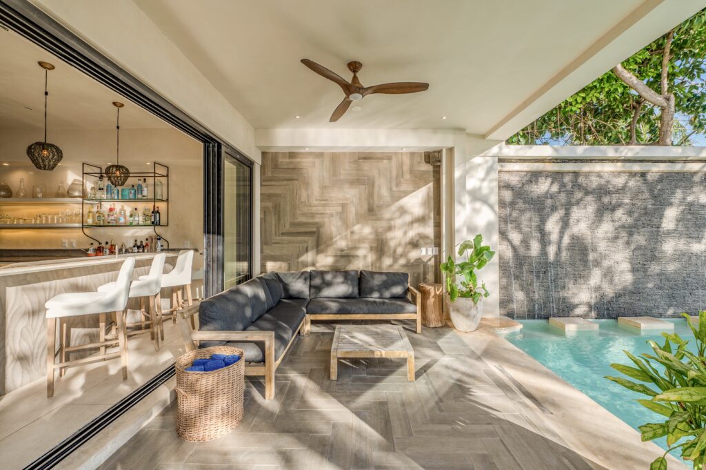 Casa Lola / Carousel